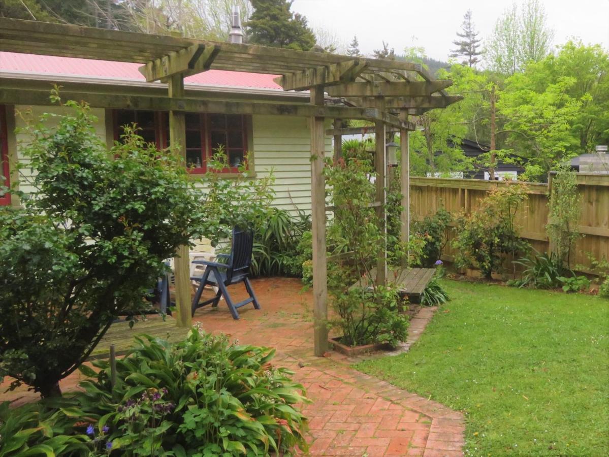 Twin Totara Cottage Upper Hutt Buitenkant foto